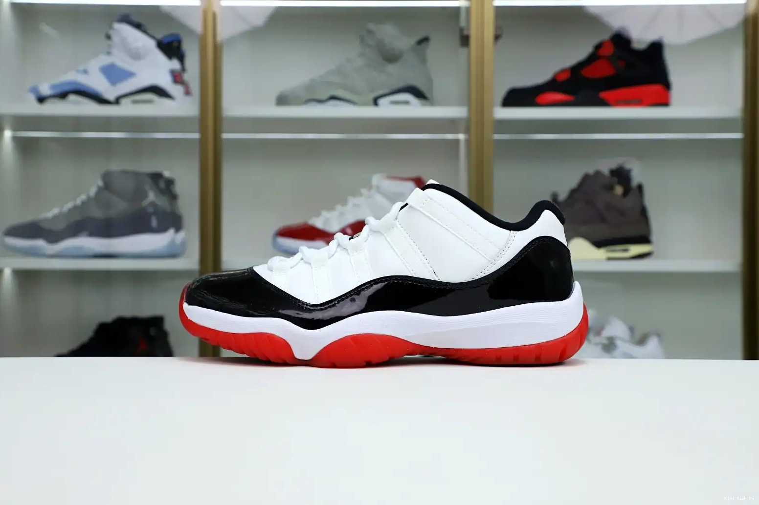 LOW Kimikick WHITE AIR JORDAN BRED 11 0419